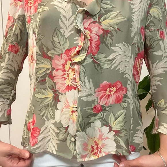 Jones New York Luxury Silk Floral Ruffle Blouse Size Medium - Picture 6 of 8